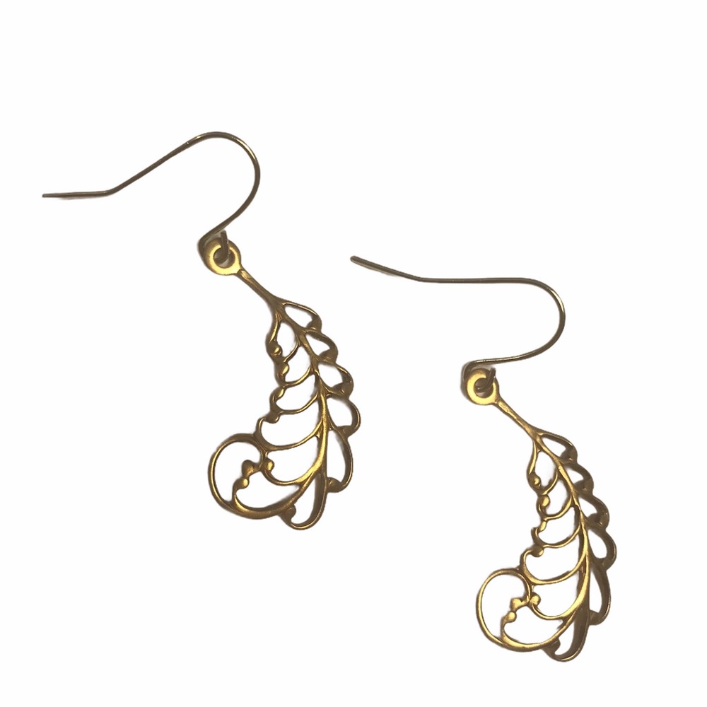 Vintage Earrings Gold Tone Filigree Leaf Paisley